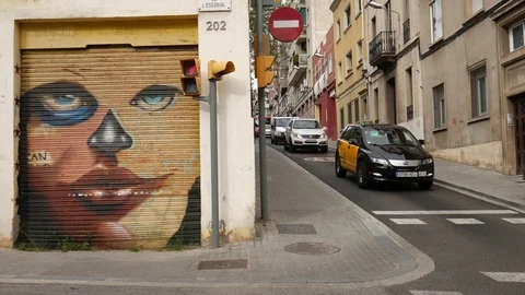 View on a side street in Barcelona 스톡 동영상 84909442