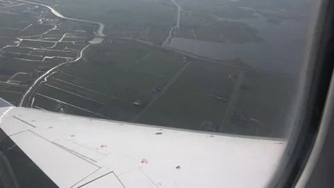 View from the side window of an airplane Stockbeeldmateriaal 146758628