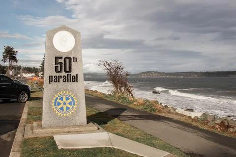 View of sign 50th Parallel with Campbell River in the background Stock Photos