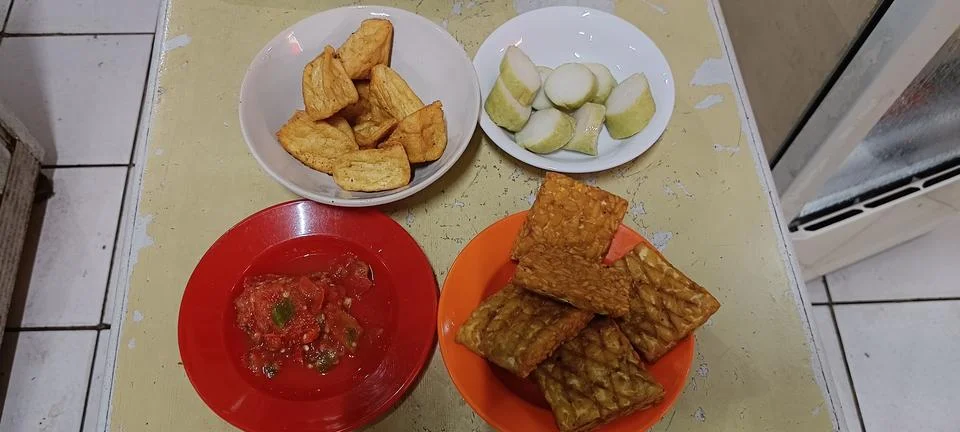 View of simple dish and side dishes on the table Foto stock