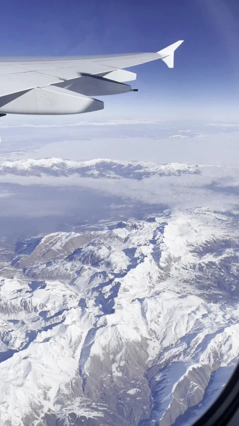 A view of the sky and clouds from an airplane window. Vidéo 229243521