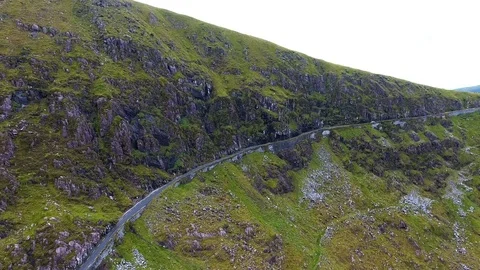 The view of the Skyroad on the side of the mountain in Ireland 스톡 동영상 70805949