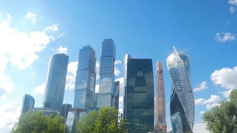 View of skyscrapers from park timelapse 스톡 동영상 81605880