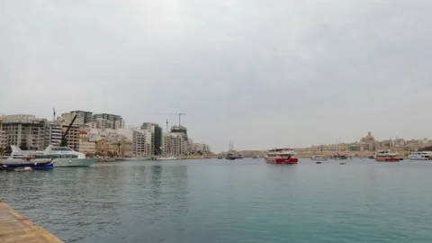 View of Sliema harbour, Malta, in a cloudy and misty day Video stock 153804161
