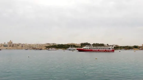 View of Sliema harbour, Malta, in a cloudy and misty day Video stock 153804305
