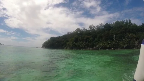 View from small boat during arrival at moyenne island seychelles. Vidéo 106291596