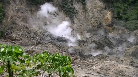 View of the smoke coming out of the boiling lava at La Souffriere volcano Stock-Footage 139597645
