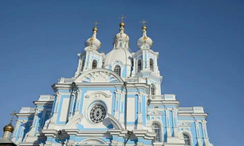 View of the Smolny Cathedral from Rastrelli Square. It is located in St. Pete Stock-Fotos