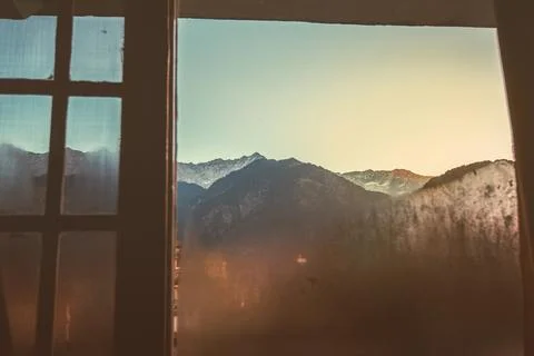 View of snow-capped Himalayan peaks through the window at dawn. Foto stock