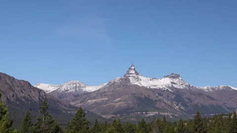 View Of Snow Covered Pilot Peak Mountains On Clear Morning Vídeo Stock 145825135