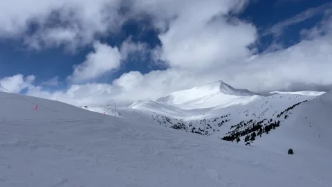 View on the snowy mountain top in Copper mountain resort Stock-Footage 276384607
