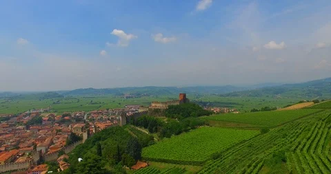 View of Soave (Italy) and its famous medieval castle. Stock Footage 91950419