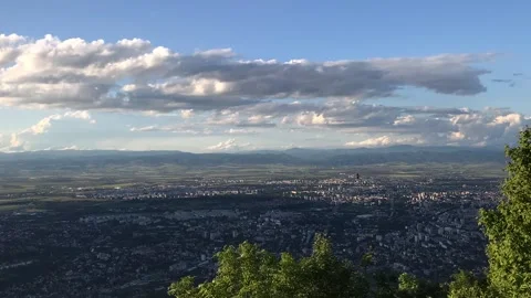 View to the Sofia city from from the Kopitoto Hill, Vitosha Mountain, Bulgaria. Stockbeeldmateriaal 152643652