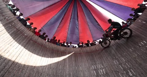 View of spectators at a Well of Death stunt arena, Bangladesh. 스톡 동영상 335561754