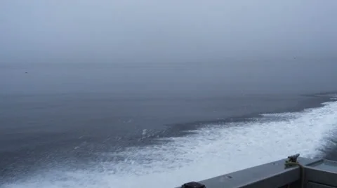View from speeding boat flat grey foggy horizon Stock-Footage 66719451