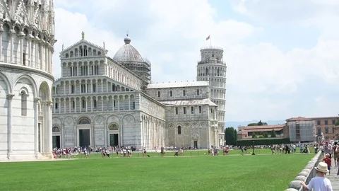 A view of the Square of Miracles in Pisa in the middle of Italy Vídeos de archivo 83733360