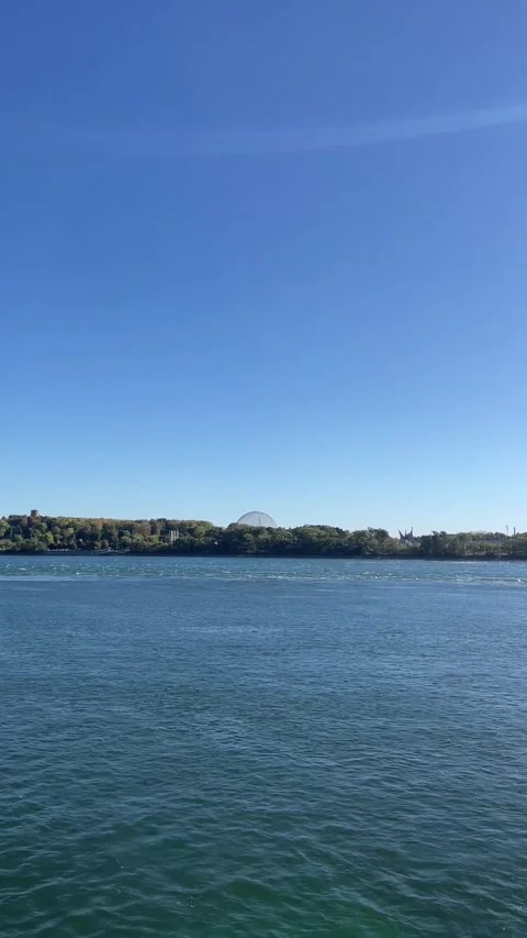 View of St Lawrence River in Montreal Vídeo Stock 326250360