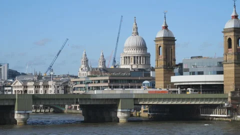 A view of St. Paul's Cathedral behind a bridge. Stock Footage 124507668