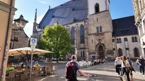 View from St Thomas Church toward busy pedestrian area in Leipzig 库存影片 338124724