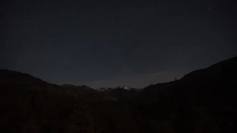 View of starry night sky over the Sawtooth Mountains, United States. Stock-Footage 344410373