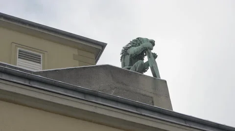 View of a statue of a lion on the corner of a building in Salzburg Stock Footage 61317722