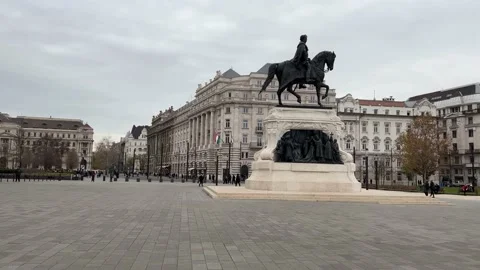 A view of the statue at Parliament Square in Budapest, Hungary 库存影片 228636916