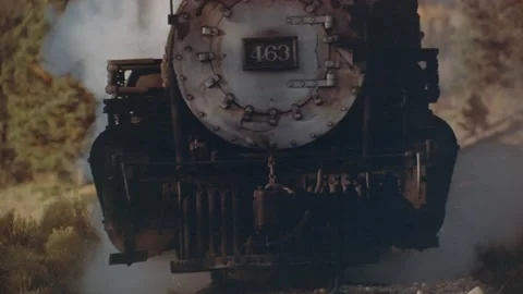 View of a steam train approaching in the Rocky Mountains, Colorado, USA. Vidéo 163175967