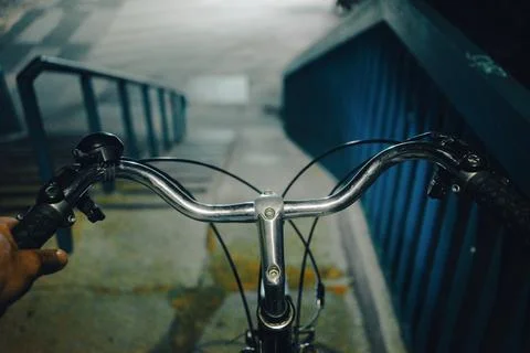 A view of the steering bicycles on the bridge Foto stock