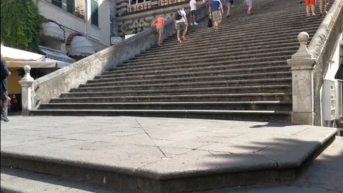 View on the steps of the Cathedral of Saint Andrea in Amalfi Video stock 102967589