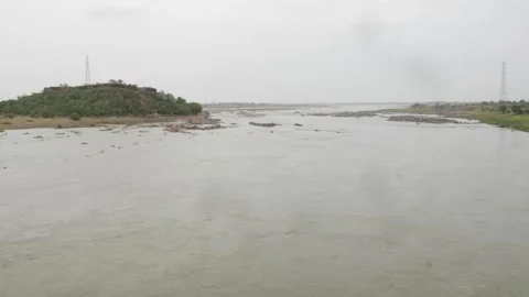 View of still water in water stream Vídeo Stock 156990907