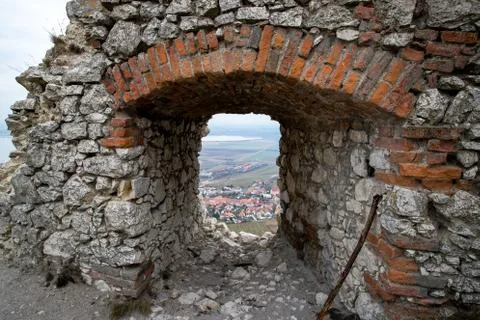 A view of the stony window of the old castle in the background is a village m Stock-Fotos