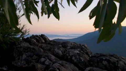View From Sugarloaf Peak to Mist in Valley Below at Sunrise Vídeos de archivo 331898944