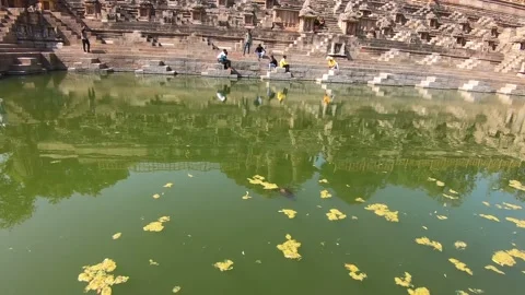 View of the Sun Temple in Modhera, Gujarat, India	 Stockbeeldmateriaal 134902095
