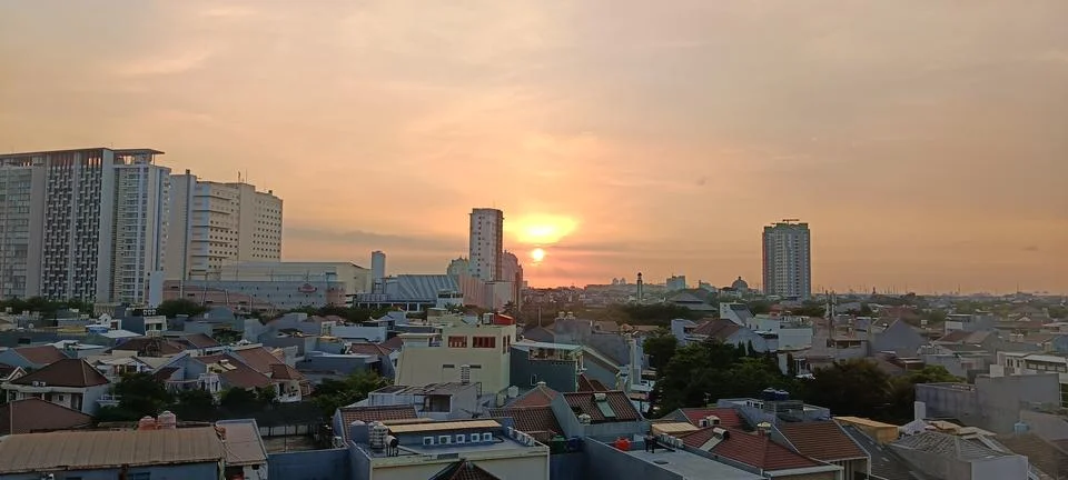 View of sunset in the city Fotos de archivo