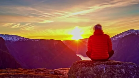 View of sunset over the mountains and fjord in Norway. 库存影片 340853622