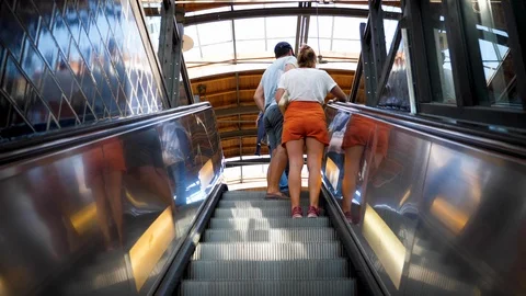 View of surface metro passengers on escalator in berlin, germany. Stock-Footage 116255989