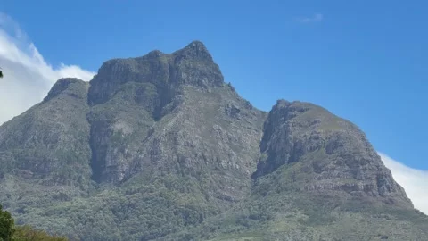 The view of Table Mountain in the afternoon in Cape Town, South Africa Vídeo Stock 329145006