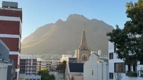 View of Table Mountain in the morning from Cape Town City centre Stockbeeldmateriaal 331678236