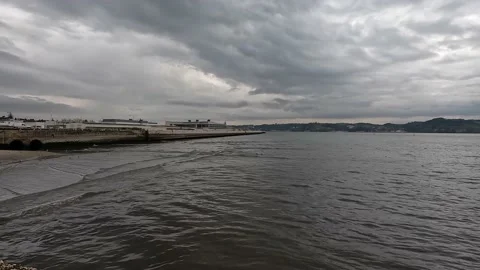 View of the Tagus river on a winter cloudy day Video stock 233202565