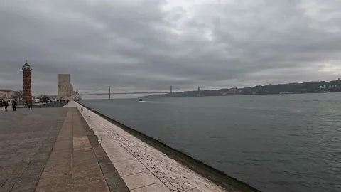 View of the Tagus river on a winter cloudy day Video stock 233202579