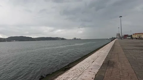 View of the Tagus river on a winter cloudy day Video stock 233202588