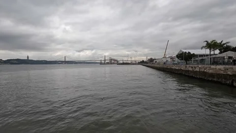 View of the Tagus river on a winter cloudy day Video stock 233202633