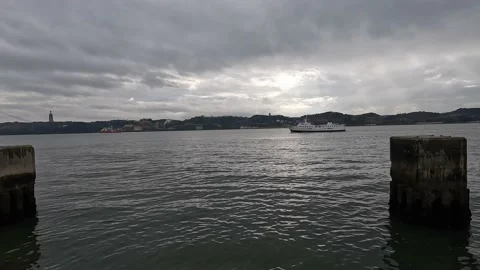 View of the Tagus river on a winter cloudy day Video stock 233202635