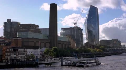 View of the Tate Modern along the River Thames Stock Footage 166584862