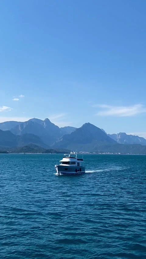 View of the Taurus Mountain range and the Mediterranean Sea in Kemer, Turkey. Video stock 342015311
