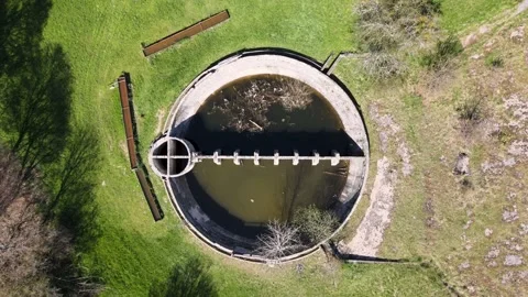 A view of the Technical Monument of the Serenyiho Cisterna on Plesivecka planina 库存影片 154264342