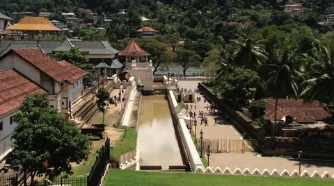 View to the Temple of Tooth (Dalada Maligava) in Kandy, Sri Lanka. Video stock 64237101