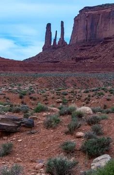 View of the Three Sisters red rocks In Monument Valley, Navajo Nation,  Ari.. Fotos Stock