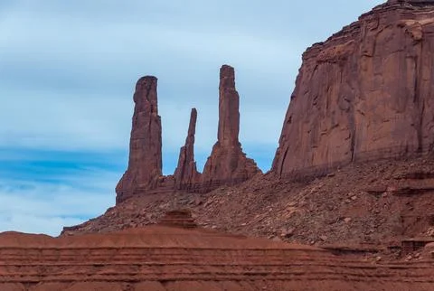 View of the Three Sisters red rocks In Monument Valley, Navajo Nation,  Ari.. Stock-Fotos