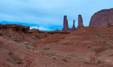 View of the Three Sisters red rocks In Monument Valley, Navajo Nation,  Ari.. Foto stock